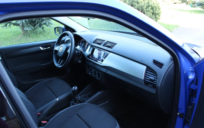 Skoda Fabia cena 39800 przebieg: 142000, rok produkcji 2020 z Ciechanów małe 352